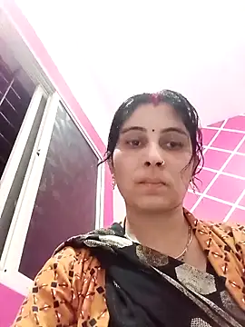 Snapshot of Hot_ree85 chatting on 02-16-26, 05:39 Hot ree85 online show from 02-16-26, 05:39