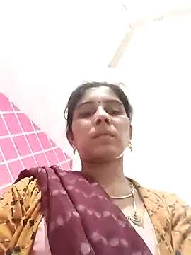 Snapshot of Hot_ree85 chatting on 02-21-26, 04:47 Hot ree85 online show from 02-21-26, 04:47