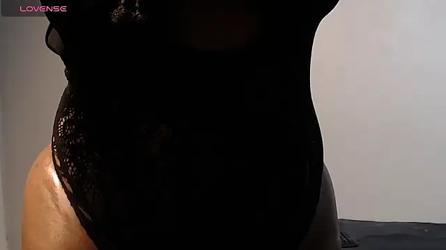 Naughty QueenXoXo online show from 02-14-26, 11:49