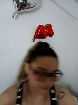 Snapshot of natalliecoopers chatting on 01-18-26, 11:13 natalliecoopers online show from 01-18-26, 11:13