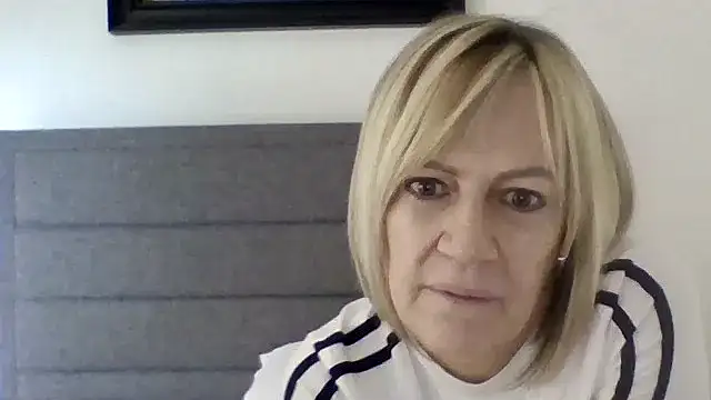 Snapshot of Milfshake227 chatting on 03-01-26, 04:18 Milfshake227 online show from 03-01-26, 04:18