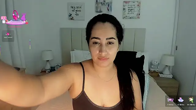 Snapshot of KiimDesire chatting on 04-22-26, 09:16 KiimDesire online show from 04-22-26, 09:16