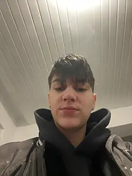 Snapshot of ravenryx chatting on 01-10-26, 06:20 ravenryx online show from 01-10-26, 06:20