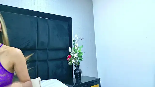 SarahOrtiz  online show from 03-12-26, 11:03