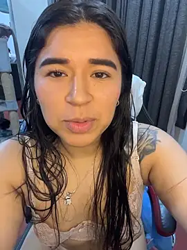 Snapshot of Minico25 chatting on 05-17-26, 06:24 Minico25 online show from 05-17-26, 06:24