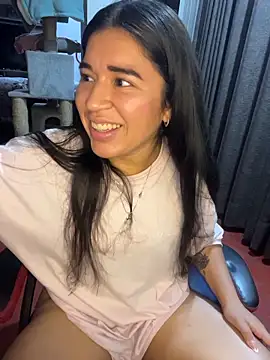Snapshot of Minico25 chatting on 05-15-26, 06:00 Minico25 online show from 05-15-26, 06:00