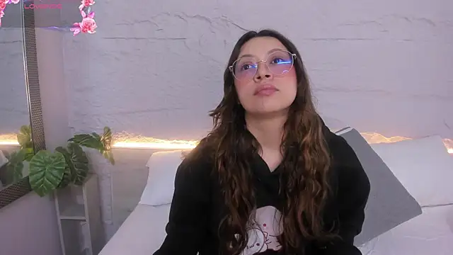 lanna 18  online show from 04-07-26, 11:45