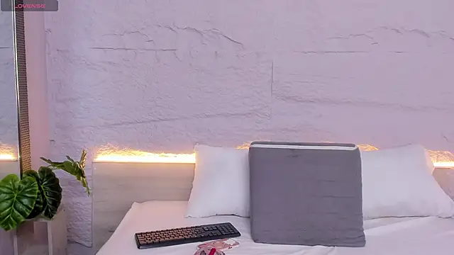 lanna 18  online show from 02-10-26, 11:53