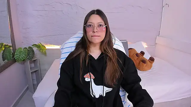 lanna 18  online show from 04-14-26, 11:59