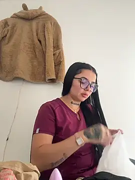 Snapshot of Mia__Bloom chatting on 01-09-26, 02:13 Mia Bloom online show from 01-09-26, 02:13