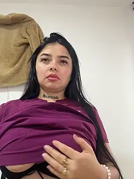 Mia  Bloom online show from 02-05-26, 12:45