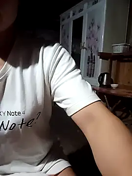 Snapshot of him220 chatting on 06-09-26, 01:06 him220 online show from 06-09-26, 01:06
