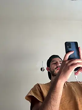 Snapshot of vinihfeh chatting on 06-01-26, 02:50 vinihfeh online show from 06-01-26, 02:50