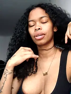 Snapshot of shenna_brunette chatting on 01-15-26, 01:14 shenna brunette online show from 01-15-26, 01:14