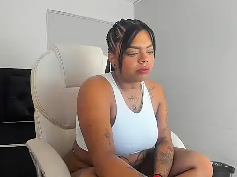 Snapshot of LunaFever69 chatting on 02-24-26, 02:45 LunaFever69 online show from 02-24-26, 02:45