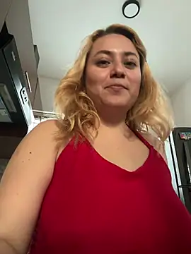 Snapshot of Lililuxx chatting on 02-22-26, 12:02 Lililuxx online show from 02-22-26, 12:02