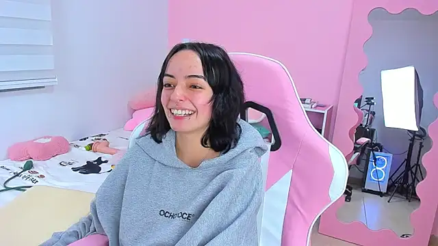 Snapshot of LittleAlexandra chatting on 02-01-26, 05:17 LittleAlexandra online show from 02-01-26, 05:17