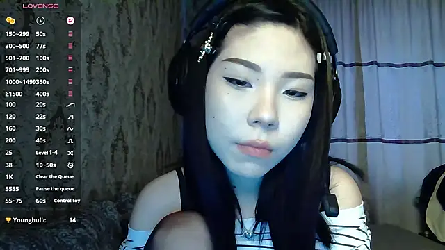 Snapshot of AprilOnilll chatting on 02-28-26, 12:27 AprilOnilll online show from 02-28-26, 12:27