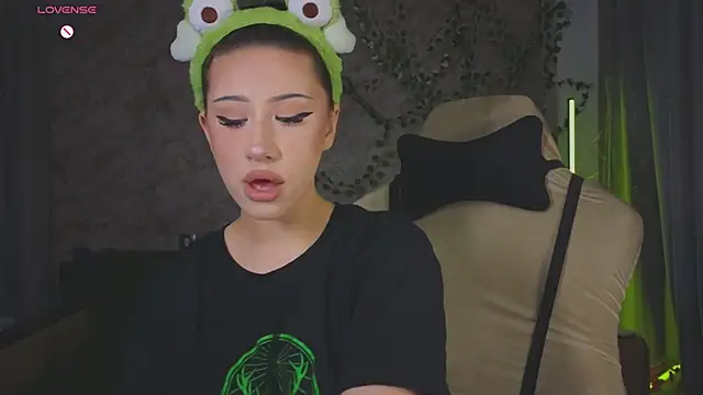 Necucubi02 online show from 04-18-26, 09:22