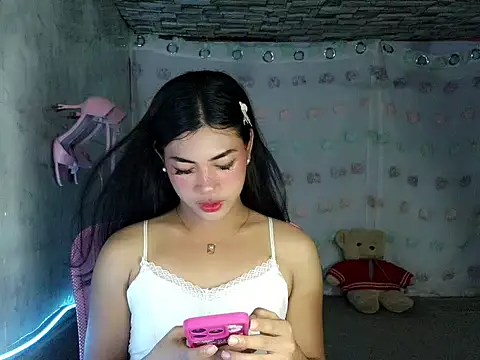 Snapshot of Margalona_ chatting on 04-15-26, 05:46 Margalona online show from 04-15-26, 05:46