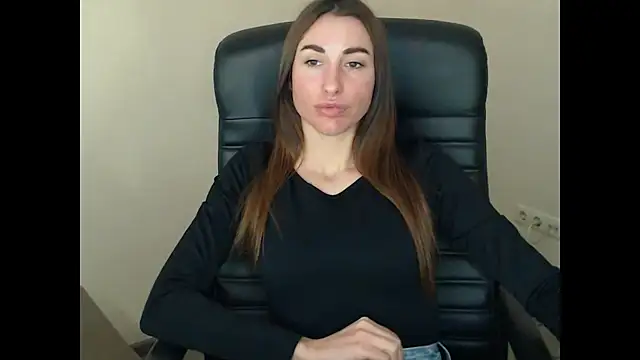 Snapshot of cammila_horn chatting on 01-12-26, 01:40 cammila horn online show from 01-12-26, 01:40