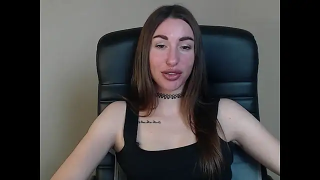 Snapshot of cammila_horn chatting on 01-14-26, 06:44 cammila horn online show from 01-14-26, 06:44