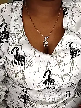 Snapshot of Gown_Wali123 chatting on 01-07-26, 06:13 Gown Wali123 online show from 01-07-26, 06:13