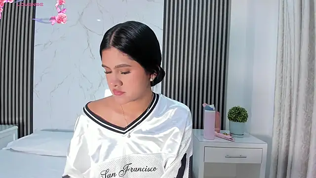 NatashaTaylor1 online show from 04-06-26, 11:06