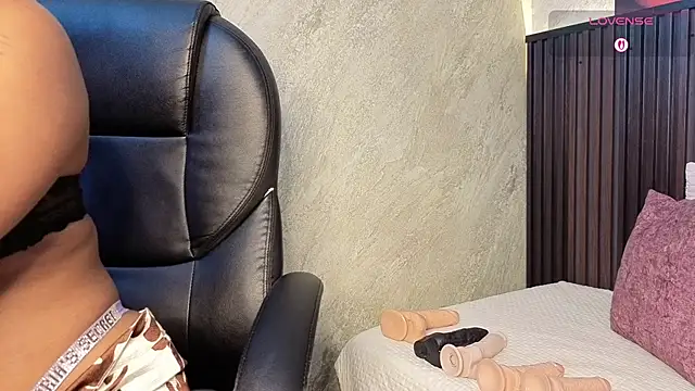 tanisha  lux online show from 03-29-26, 04:19