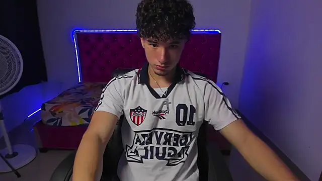 Snapshot of jean_burns chatting on 02-15-26, 08:08 jean burns online show from 02-15-26, 08:08