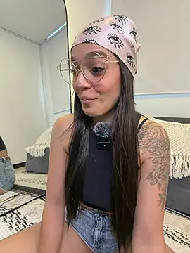 Snapshot of EVA_WILD1 chatting on 02-15-26, 09:25 EVA WILD1 online show from 02-15-26, 09:25