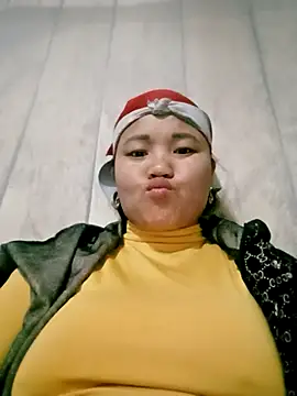 Snapshot of valerle chatting on 01-06-26, 02:43 valerle online show from 01-06-26, 02:43