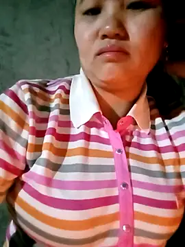 Snapshot of valerle chatting on 01-11-26, 11:22 valerle online show from 01-11-26, 11:22