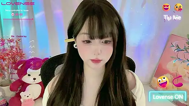 Snapshot of CLaire-5 chatting on 04-13-26, 11:31 CLaire-5 online show from 04-13-26, 11:31