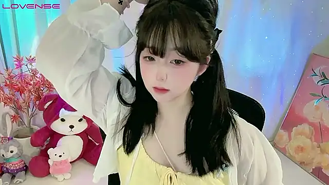 Snapshot of CLaire-5 chatting on 04-13-26, 12:14 CLaire-5 online show from 04-13-26, 12:14