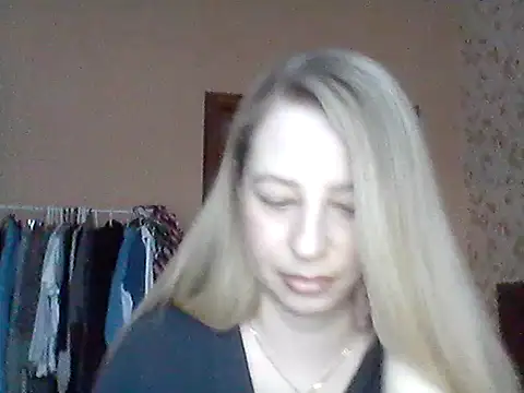 Snapshot of Miralisse chatting on 02-21-26, 02:52 Miralisse online show from 02-21-26, 02:52