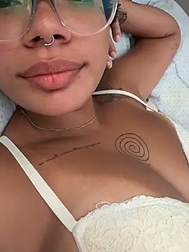 Snapshot of morceguinhapriv chatting on 02-16-26, 07:23 morceguinhapriv online show from 02-16-26, 07:23