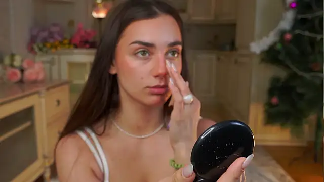 Snapshot of MinnaShummon chatting on 01-14-26, 02:59 MinnaShummon online show from 01-14-26, 02:59