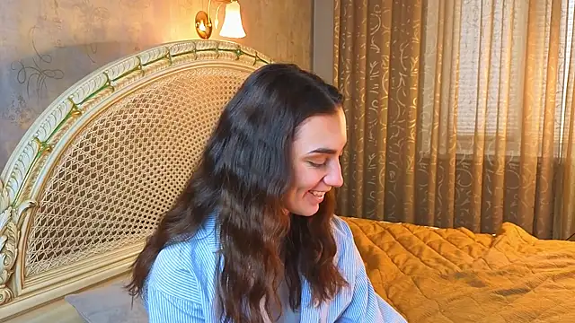 Snapshot of MinnaShummon chatting on 01-12-26, 10:11 MinnaShummon online show from 01-12-26, 10:11