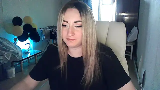 FoxyAnn12 online show from 06-15-26, 02:39