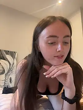 Snapshot of TayLovesxx chatting on 06-22-26, 08:06 TayLovesxx online show from 06-22-26, 08:06