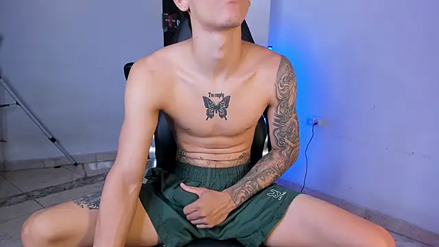 Snapshot of SnakeVelvet chatting on 01-13-26, 06:06 SnakeVelvet online show from 01-13-26, 06:06