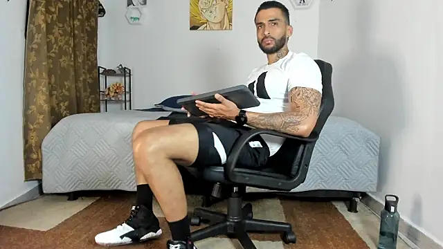 Snapshot of Yafir-Jafet chatting on 01-15-26, 12:03 Yafir-Jafet online show from 01-15-26, 12:03