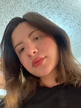 Snapshot of bombomcherry6 chatting on 01-08-26, 09:43 bombomcherry6 online show from 01-08-26, 09:43