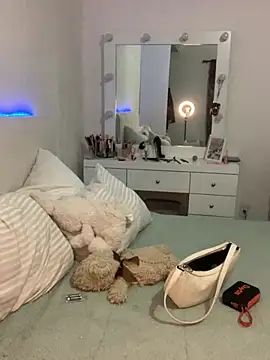 Snapshot of bombomcherry6 chatting on 01-14-26, 03:43 bombomcherry6 online show from 01-14-26, 03:43