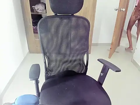 Snapshot of saskya13 chatting on 01-10-26, 03:46 saskya13 online show from 01-10-26, 03:46