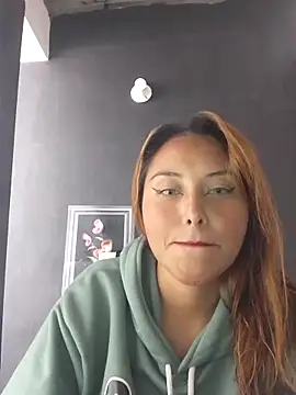 Velvet Moon33 online show from 04-12-26, 06:44