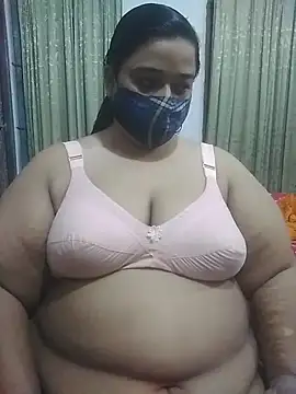 Snapshot of momo_loves chatting on 05-19-26, 02:46 momo loves online show from 05-19-26, 02:46