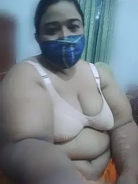 Snapshot of momo_loves chatting on 06-11-26, 03:03 momo loves online show from 06-11-26, 03:03