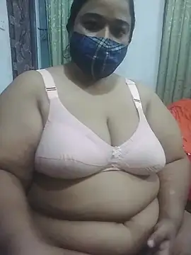 Snapshot of momo_loves chatting on 05-13-26, 12:45 momo loves online show from 05-13-26, 12:45